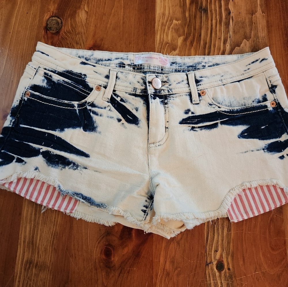 (4 For $20) No Boundaries Shorts Cow Hide Print Fading Stripe Accent.  Size 11.